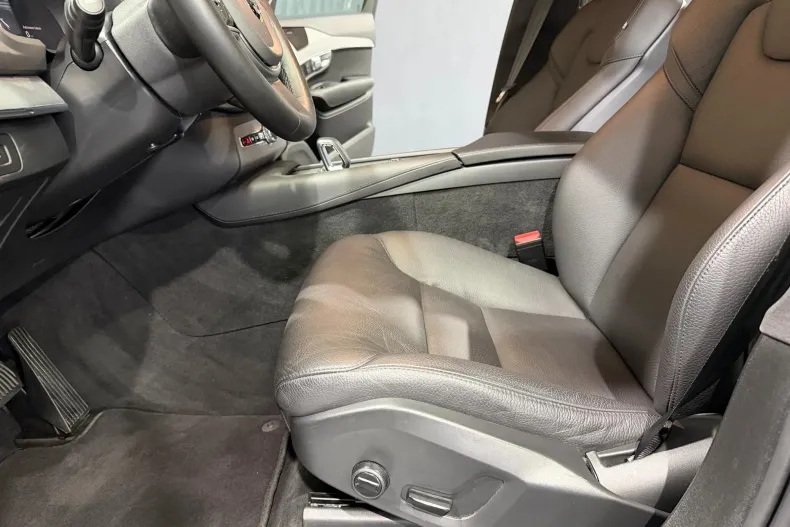 Volvo XC90 din 2024 cu 65.555 km - oferta VOL255776 - foto 22