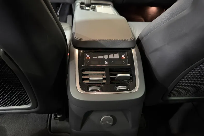 Volvo XC90 din 2024 cu 65.555 km - oferta VOL255776 - foto 28