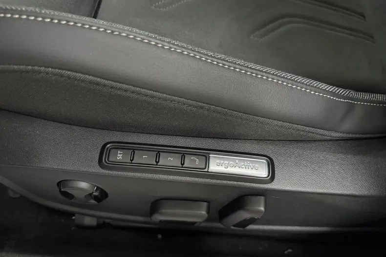 Volkswagen Golf din 2025 cu 10 km - oferta VOL255801 - foto 10
