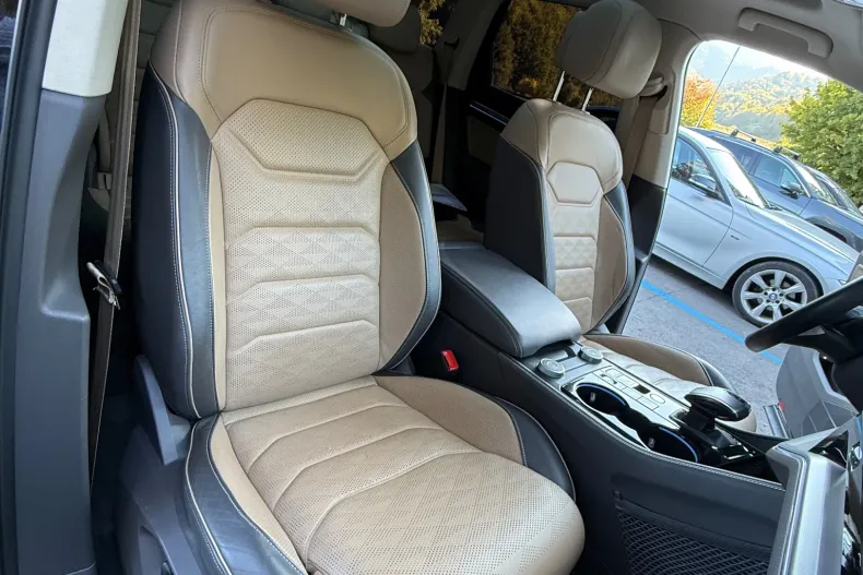 Volkswagen Touareg din 2024 cu 102.482 km - oferta VOL255811 - foto 1