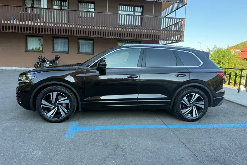 Volkswagen Touareg din 2024 cu 102.482 km - oferta VOL255811 - foto 12