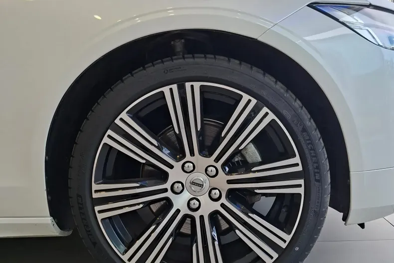 Volvo S90 din 2024 cu 8.700 km - oferta VOL255833 - foto 6