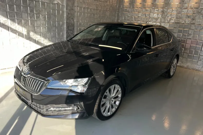 Skoda Superb din 2023 cu 115.689 km - oferta SKO255889 - foto 1