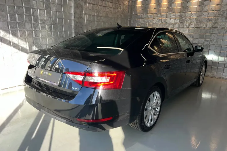 Skoda Superb din 2023 cu 115.689 km - oferta SKO255889 - foto 4