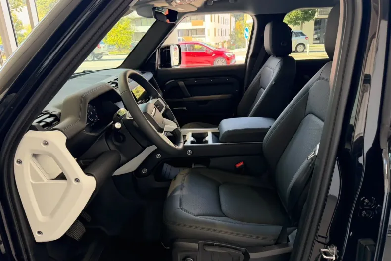 Land Rover Defender din 2026 cu 20 km - oferta LAN255939 - foto 4