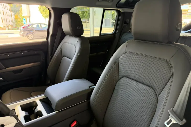 Land Rover Defender din 2026 cu 20 km - oferta LAN255939 - foto 5