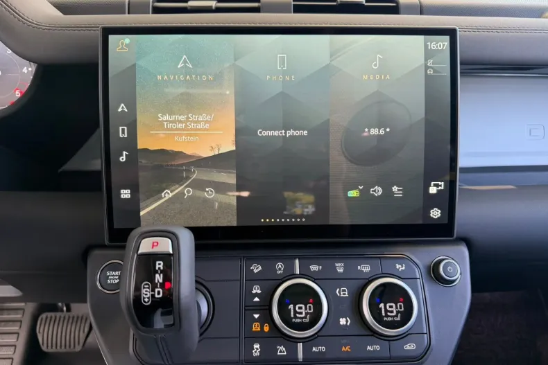 Land Rover Defender din 2026 cu 20 km - oferta LAN255939 - foto 8