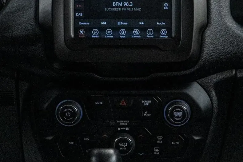 Jeep Renegade din 2023 cu 100.000 km - oferta JEE255957 - foto 4