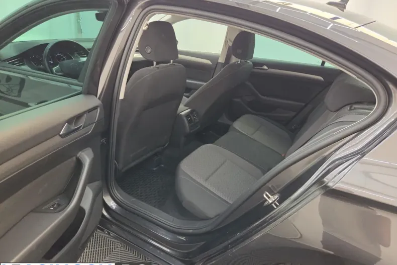 Volkswagen Passat din 2021 cu 70.260 km - oferta VOL255965 - foto 7