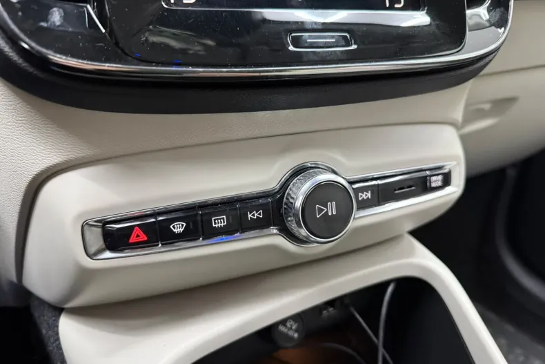 Volvo XC40 din 2021 cu 172.000 km - oferta VOL256041 - foto 17