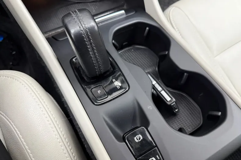 Volvo XC40 din 2021 cu 172.000 km - oferta VOL256041 - foto 18
