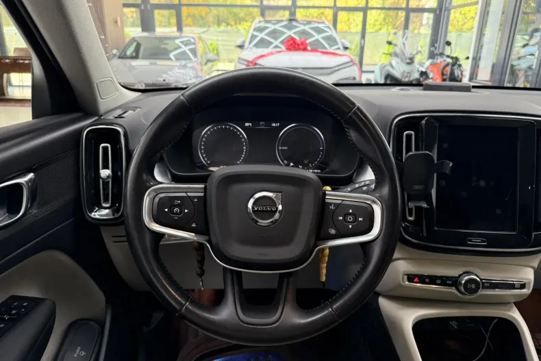 Volvo XC40 din 2021 cu 172.000 km - oferta VOL256041 - foto 20