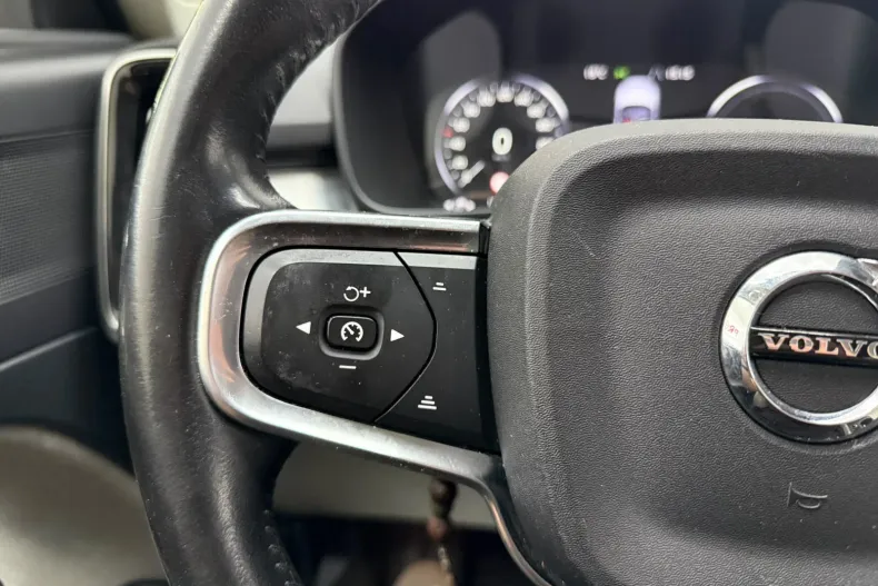 Volvo XC40 din 2021 cu 172.000 km - oferta VOL256041 - foto 21