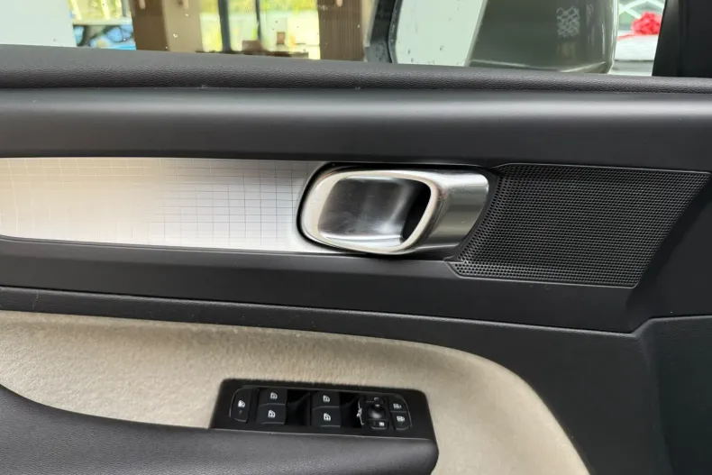 Volvo XC40 din 2021 cu 172.000 km - oferta VOL256041 - foto 25