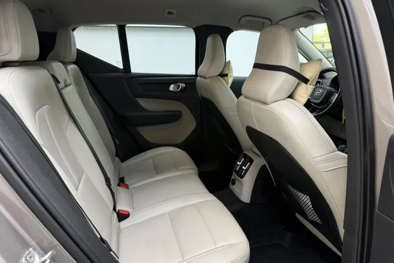 Volvo XC40 din 2021 cu 172.000 km - oferta VOL256041 - foto 29