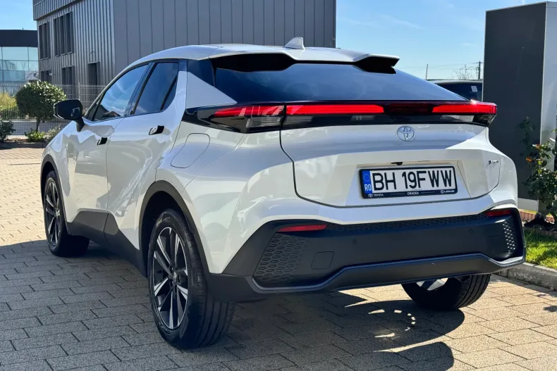 Toyota C-HR din 2026 cu 2.107 km - oferta TOY256092 - foto 5