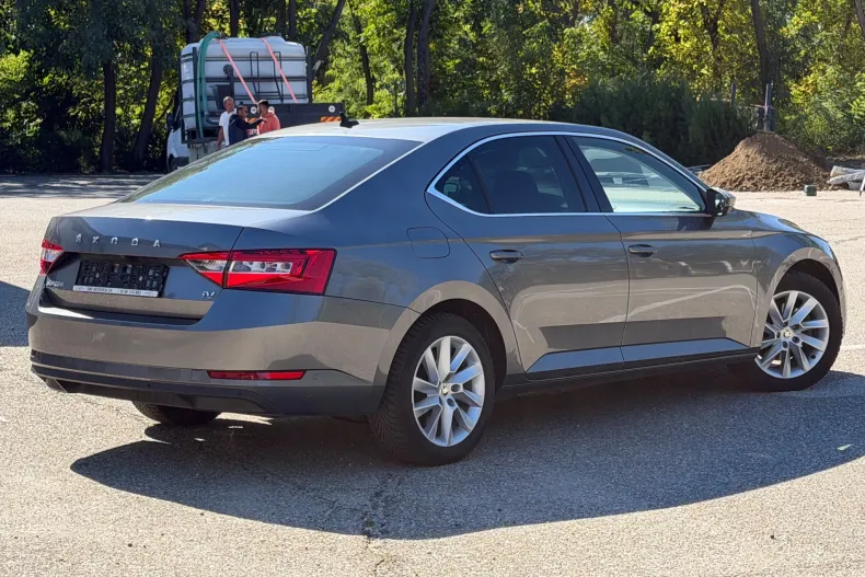 Skoda Superb din 2022 cu 146.820 km - oferta SKO256099 - foto 5