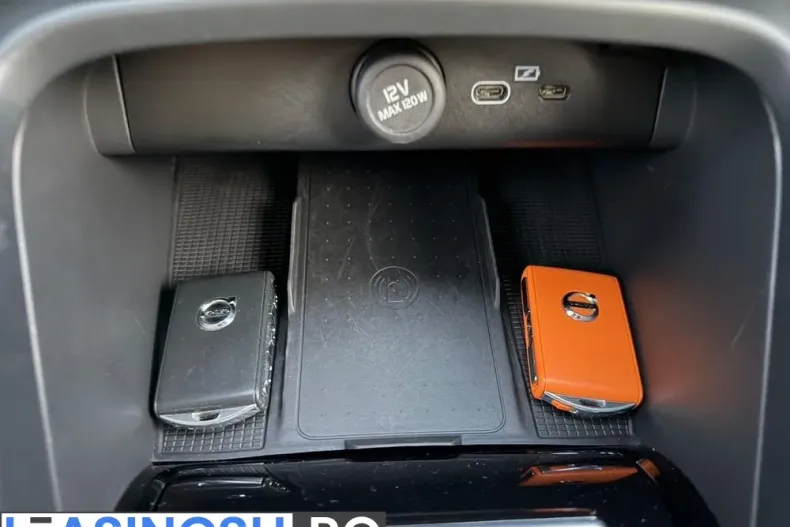 Volvo XC40 din 2022 cu 93.268 km - oferta VOL256130 - foto 19