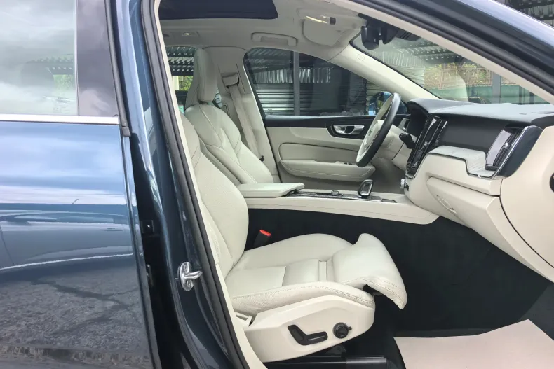 Volvo XC60 din 2022 cu 128.460 km - oferta VOL256198 - foto 7