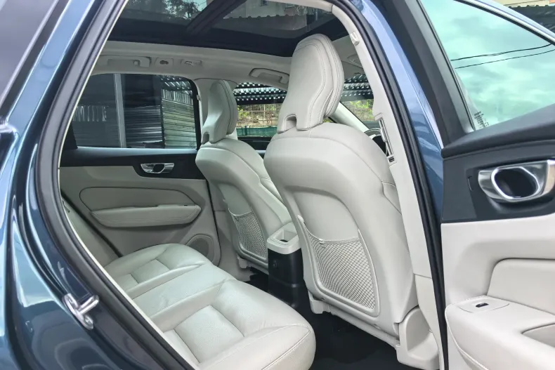 Volvo XC60 din 2022 cu 128.460 km - oferta VOL256198 - foto 8