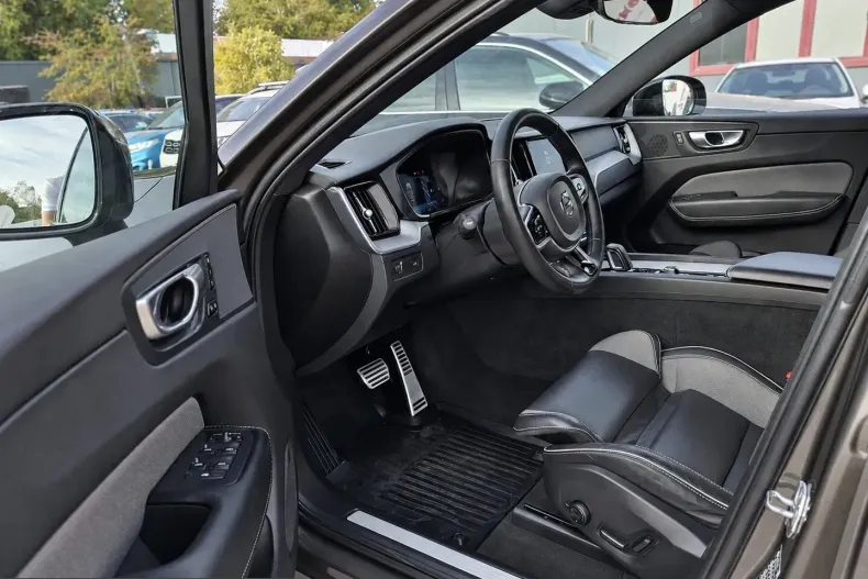 Volvo XC60 din 2021 cu 87.289 km - oferta VOL256209 - foto 15