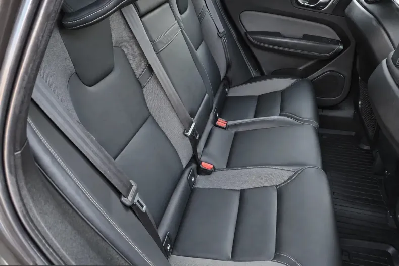 Volvo XC60 din 2021 cu 87.289 km - oferta VOL256209 - foto 24