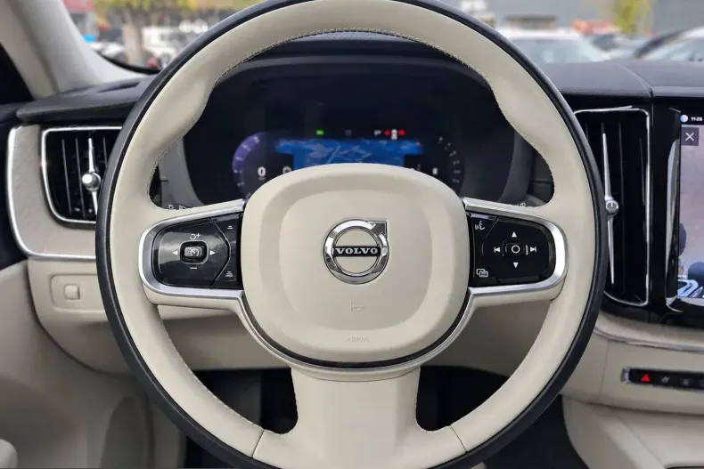 Volvo XC60 din 2022 cu 115.948 km - oferta VOL256210 - foto 6