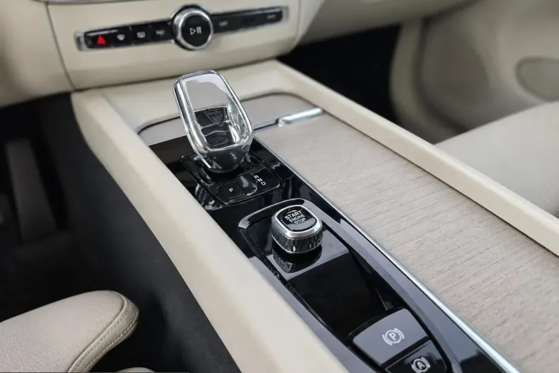 Volvo XC60 din 2022 cu 115.948 km - oferta VOL256210 - foto 19