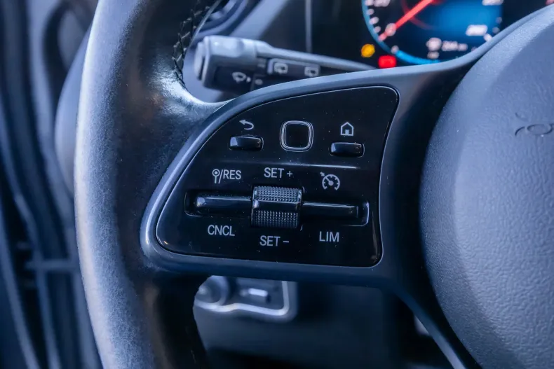 Mercedes-Benz GLA din 2020 cu 73.000 km - oferta MER256236 - foto 20