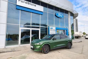 Ford Mustang Mach-E din 2025 - oferta FOR256270