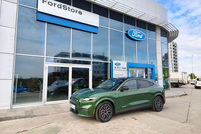 Ford Mustang Mach-E din 2025 cu 10.679 km - oferta FOR256270 - foto 1