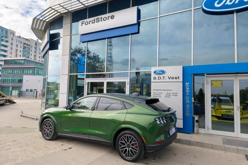 Ford Mustang Mach-E din 2025 cu 10.679 km - oferta FOR256270 - foto 3