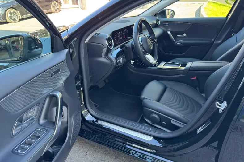 Mercedes-Benz A 180 (Clasa A) din 2025 cu 24.774 km - oferta MER256315 - foto 5