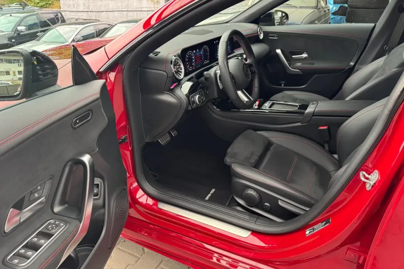 Mercedes-Benz CLA 250 (Clasa CLA) din 2024 cu 21.840 km - oferta MER256317 - foto 5