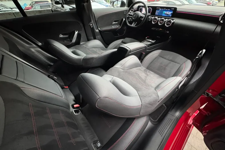 Mercedes-Benz CLA 250 (Clasa CLA) din 2024 cu 21.840 km - oferta MER256317 - foto 9