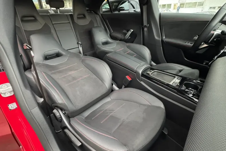 Mercedes-Benz CLA 250 (Clasa CLA) din 2024 cu 21.840 km - oferta MER256317 - foto 11