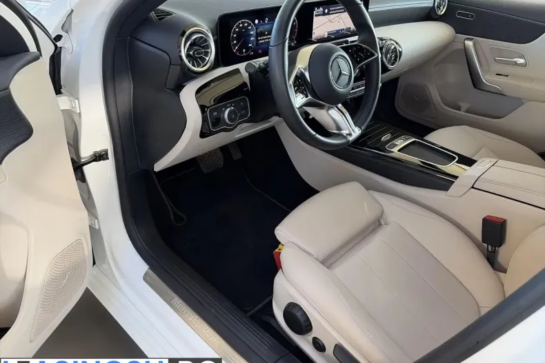 Mercedes-Benz A 200 (Clasa A) din 2025 cu 17.100 km - oferta MER256348 - foto 10