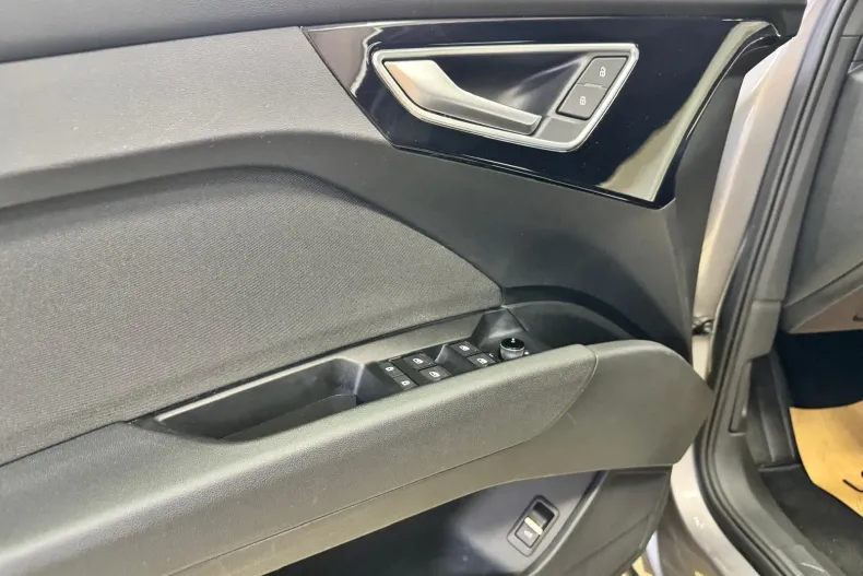Audi Q4 din 2022 cu 140.821 km - oferta AUD256353 - foto 22