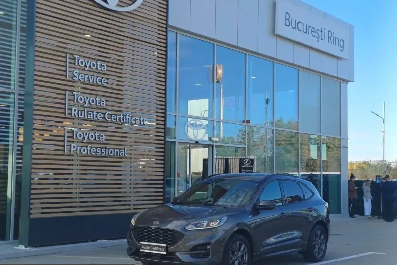 Ford Kuga din 2022 cu 58.695 km - oferta FOR256388 - foto 1