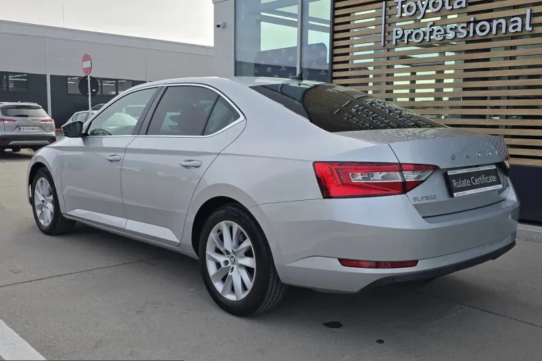 Skoda Superb din 2022 cu 50.373 km - oferta SKO256397 - foto 5