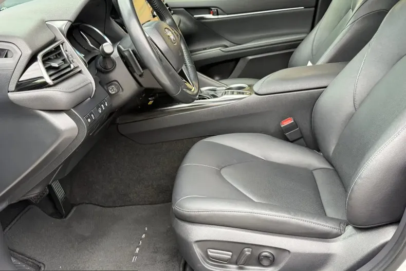 Toyota Camry din 2023 cu 49.077 km - oferta TOY256400 - foto 11