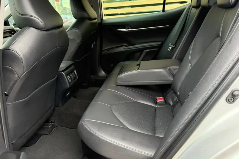 Toyota Camry din 2023 cu 49.077 km - oferta TOY256400 - foto 12