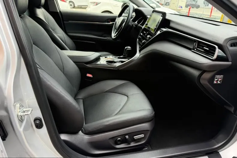 Toyota Camry din 2023 cu 49.077 km - oferta TOY256400 - foto 14