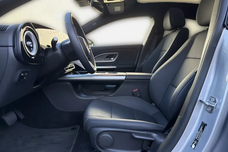 Mercedes-Benz CLA 180 (Clasa CLA) din 2025 cu 7.800 km - oferta MER256404 - foto 10