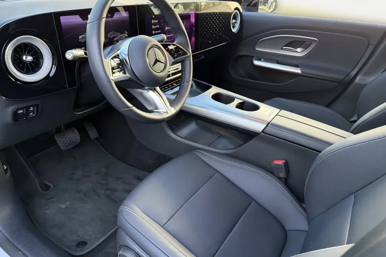 Mercedes-Benz CLA 180 (Clasa CLA) din 2025 cu 7.800 km - oferta MER256404 - foto 11