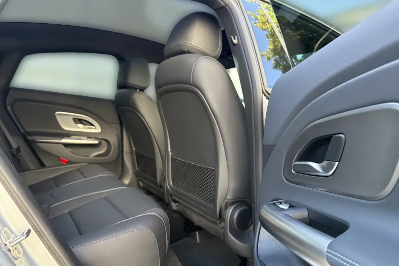 Mercedes-Benz CLA 180 (Clasa CLA) din 2025 cu 7.800 km - oferta MER256404 - foto 15