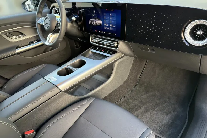 Mercedes-Benz CLA 180 (Clasa CLA) din 2025 cu 7.800 km - oferta MER256404 - foto 16