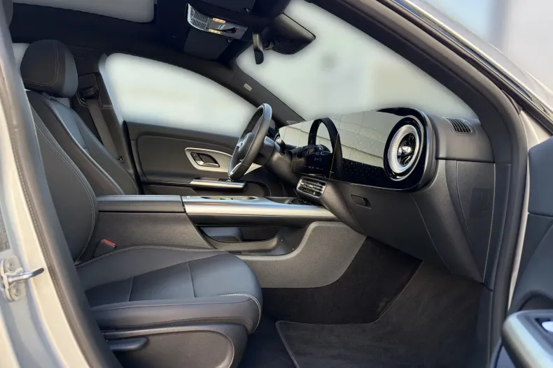 Mercedes-Benz CLA 180 (Clasa CLA) din 2025 cu 7.800 km - oferta MER256404 - foto 17