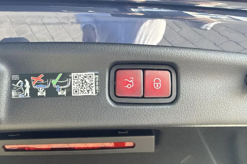 Mercedes-Benz C din 2025 cu 13.206 km - oferta MER256455 - foto 17