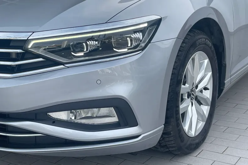Volkswagen Passat din 2021 cu 49.449 km - oferta VOL256509 - foto 3